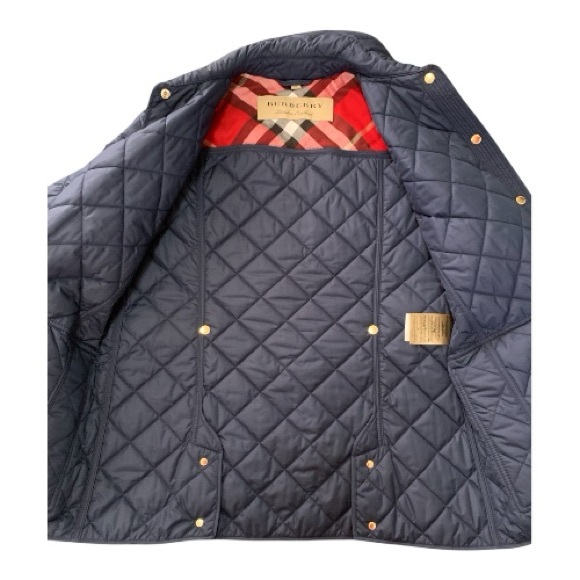 Women’s Authentic Burberry West Bridge Diamond Quilted Navy Jacket. - Picture 8 of 9